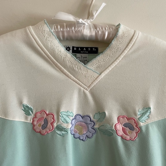 VINTAGE Cottagecore Grandma Sweater - Picture 2 of 5